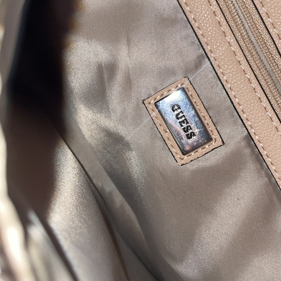 Guess purse - Picture 5 of 12